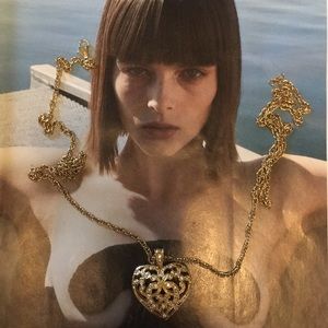 Beautiful gold tone heart necklace with clear rhinestones